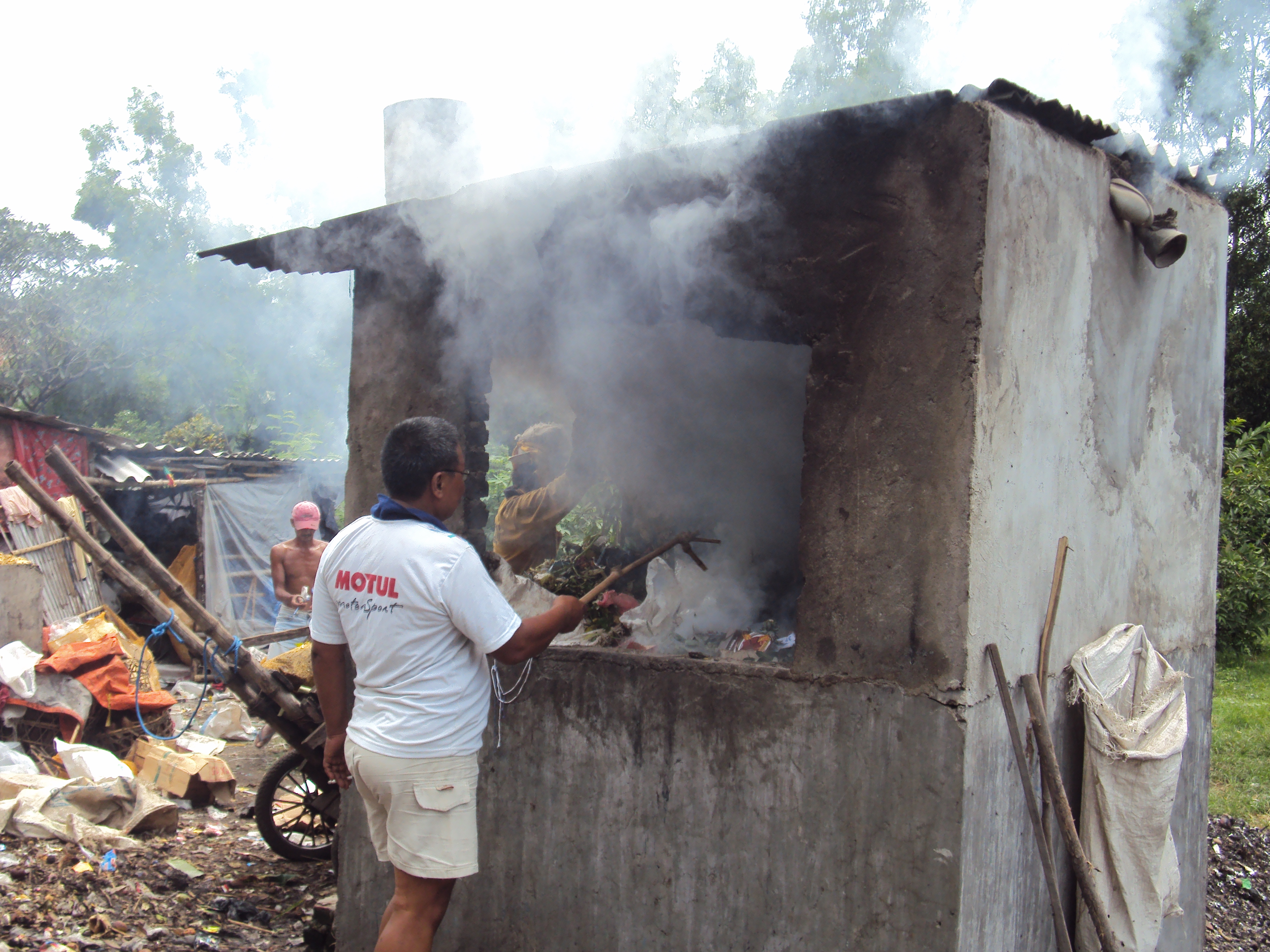 Tungku Pemusnah Sampah Basah dan Kering Di Dusun 